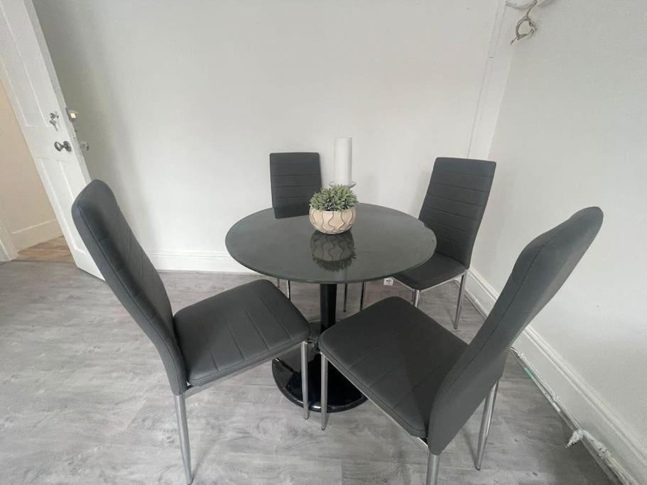 Lovely 2 Bed On Tower Bridge Londres Exterior foto